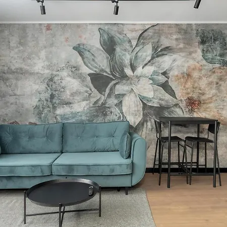 Spacious In A Quiet Area Of By Renters Apartamento Poznan