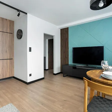 Spacious In A Quiet Area Of By Renters Apartamento Poznan
