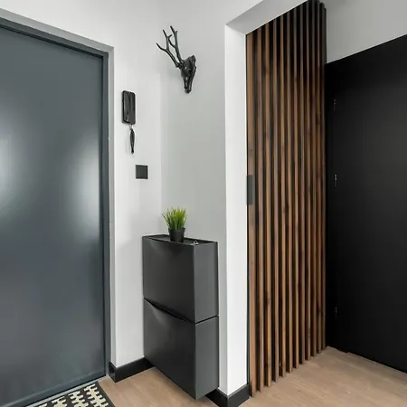 Spacious In A Quiet Area Of By Renters Apartamento *