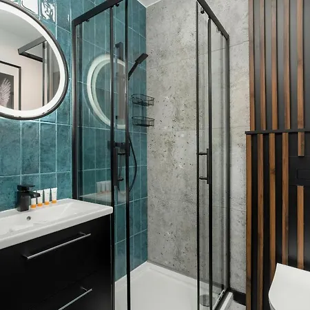 Spacious In A Quiet Area Of By Renters Appartement Poznań