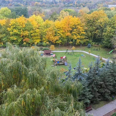 Spacious In A Quiet Area Of By Renters Appartement